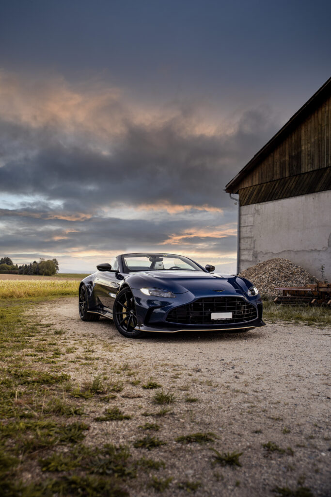Aston Martin Vantage roaster v12