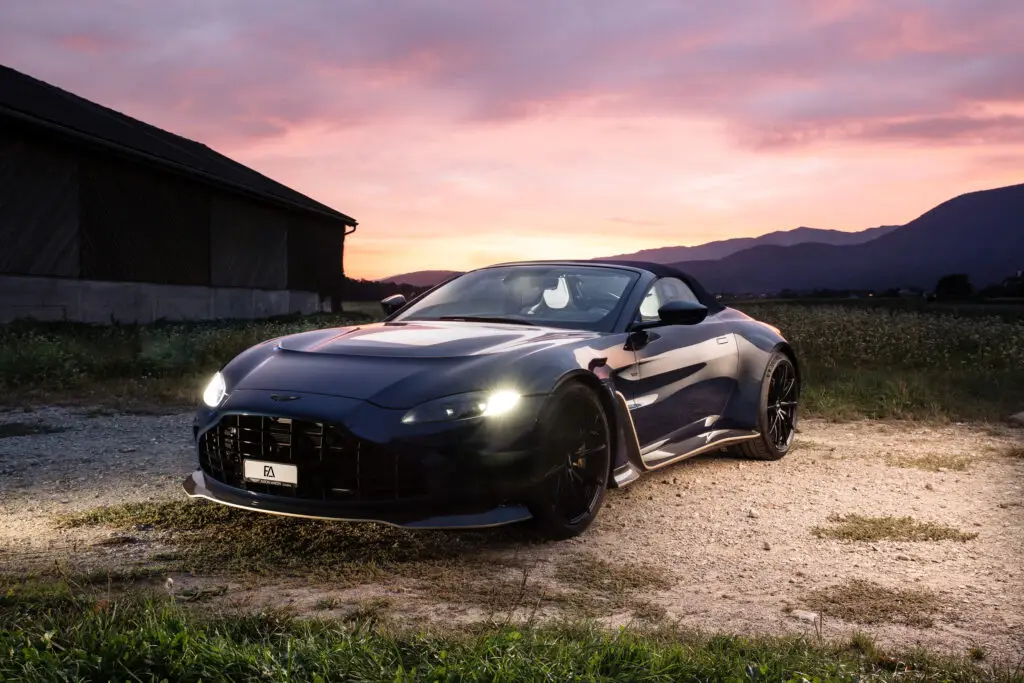 Aston Martin Vantage roaster v12 studio