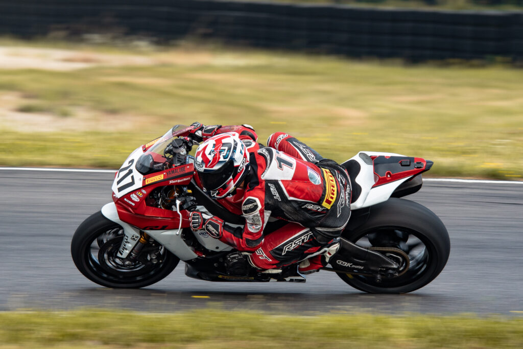 Moto course sur circuit Bresse