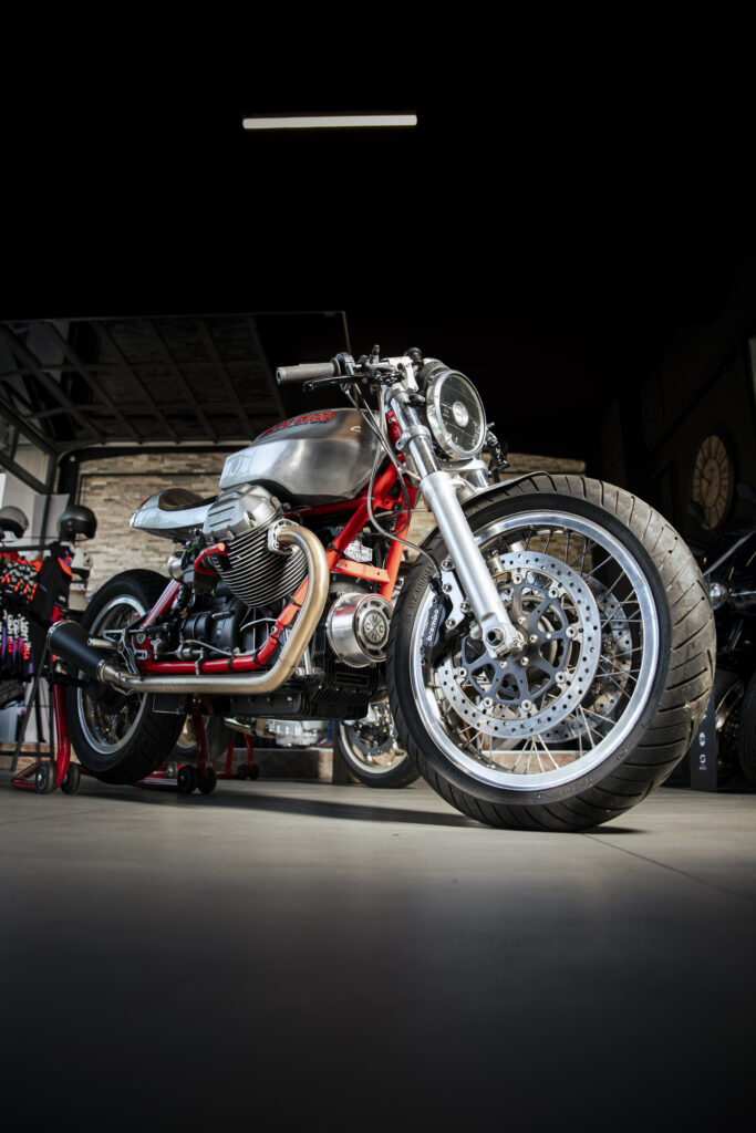 Moto Guzzi v7 Sport La Macchina Shooting intérieur studio