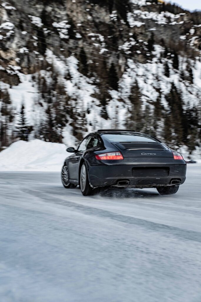 Shooting photo photographe pro suisse Nyon Porsche carrera dans la neige
