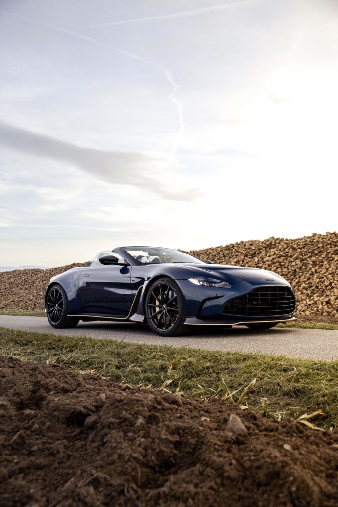 Shooting photo photographe pro suisse Nyon Aston Martin Vantage roaster v12 shooting
