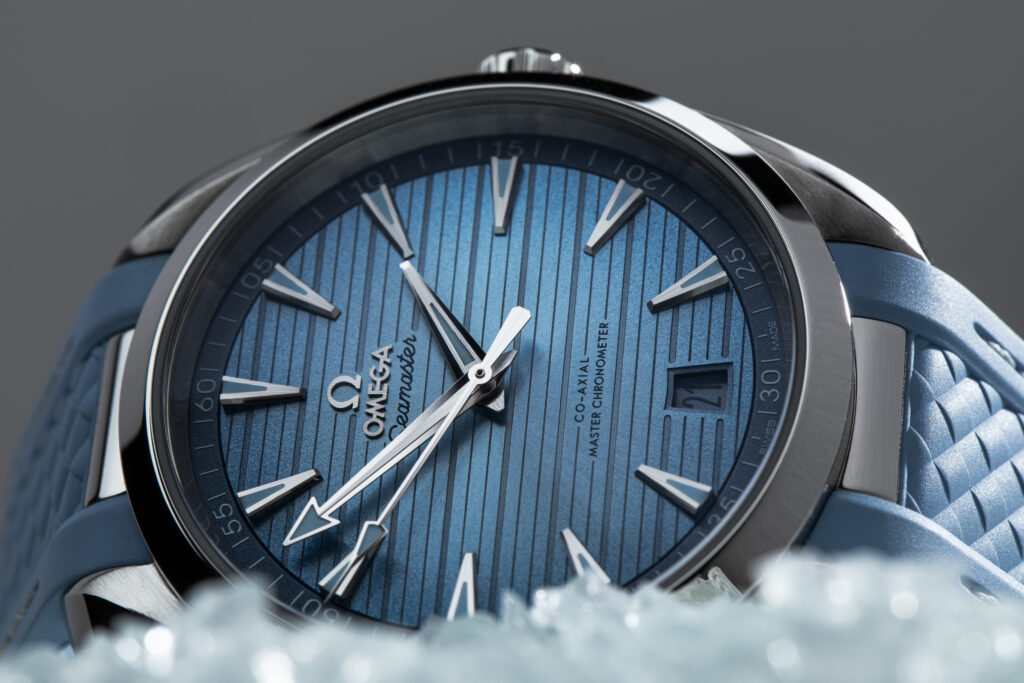 Shooting photo professionel photographe suisse Nyon Omega Seamaster bleue photo shooting studio