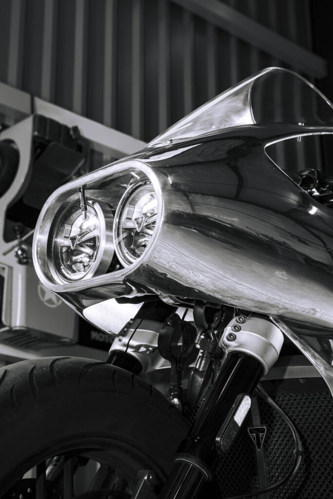 Shooting photo professionel noir et blanc photographe suisse Nyon Annecy 2020 Motorcycles