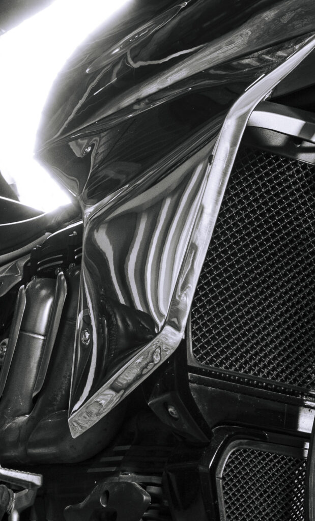 Shooting photo professionel noir et blancphotographe suisse Nyon Annecy 2020 Motorcycles