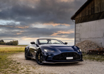Aston Martin Vantage roaster v12