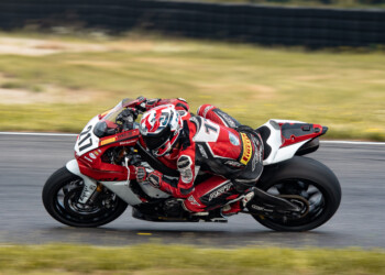 Moto course sur circuit Bresse