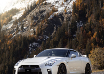 Nissan GTR montagne automne