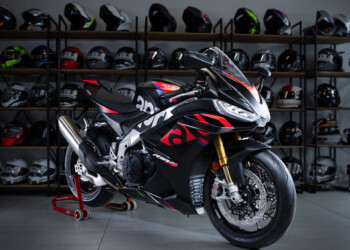 Moto Aprilia rs660 avec lumières studio, chez Motofuria Lausanne