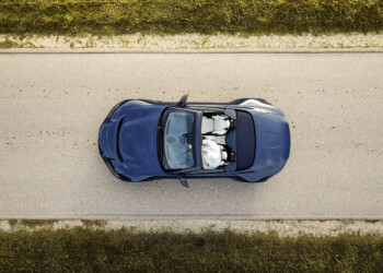 Shooting photo photographe pro suisse Nyon Aston Martin Vantage roaster v12