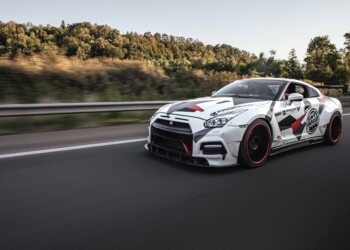 Shooting photo photographe pro suisse Nyon Nissan GTR rolling-shot