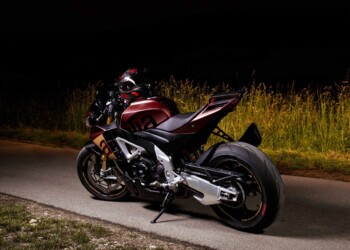 Shooting photo photographe pro suisse Nyon Aprilia Tuono v4 "studio"