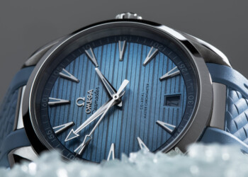 Shooting photo professionel photographe suisse Nyon Omega Seamaster bleue photo shooting studio