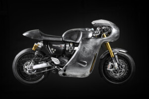 Shooting photo professionel photographe suisse Nyon shooting lancement 2020-Motorcycles ThrustonRS fond noir