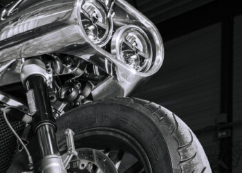 Shooting photo professionel noir et blancphotographe suisse Nyon Annecy 2020 Motorcycles